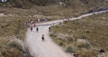 تعرف على سباق الخيل من دون أحصنة فى الإكوادور.. فيديو