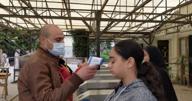 فيديو.. كواشف الحرارة تستقبل طلاب جامعة عين شمس ضمن خطة الوقاية من كورونا