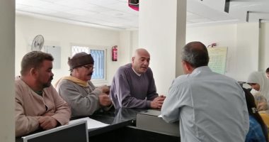 صور .. مركز خدمة المواطنين ينهى أزمات المواطنين فى مدينة الطود بالأقصر