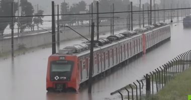 شاهد.. الفيضانات تغرق قطارا بمدنية ساو باولو البرازيلية