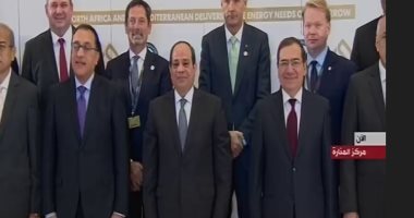 الرئيس السيسى يتفقد أجنحة الدول المشاركة بمعرض "ايجبس 2020" 