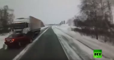 الثلج السبب.. حادث سير مروع فى طريق سيبيرى بروسيا