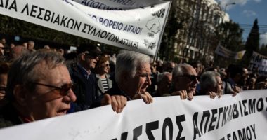 يونانيون يتظاهرون بسبب كثافة المهاجرين وتحويل جزر إلى مستودعات لتخزين البشر