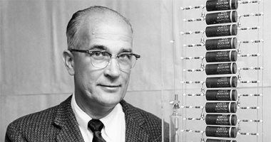 10 معلومات عن عالم الفيزياء وليام برادفورد مخترع الترانزيستور بذكرى مولده