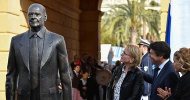 قطع أصابع تمثال الرئيس الفرنسي جاك شيراك بعد 5 أيام من تدشينه في نيس.. صور
