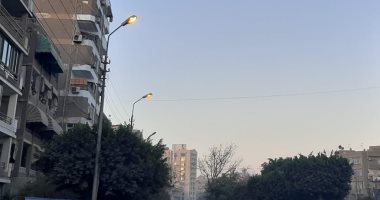 قارئ يرصد إضاءة أعمدة الإنارة نهارا فى شارع محمد فريد بمصر الجديدة