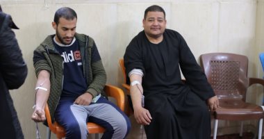 شباب قرية طاروط يتبرعون بالدم لصالح المرضي في الشرقية.. صور