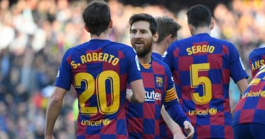 وزير الصحة الإسبانى يطالب بإقامة مباراة برشلونة ضد نابولي بدون جمهور