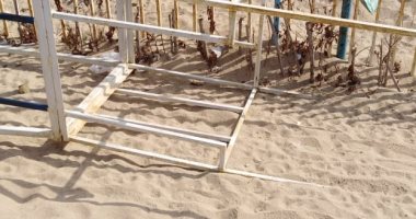 صور.. تجهيز شواطئ الإسكندرية استعدادًا لإستقبال فصل الصيف