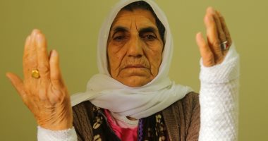 صور.. شرطة أردوغان تعتدى على عجوز عمرها 90 عاما وتصيبها فى ذراعها