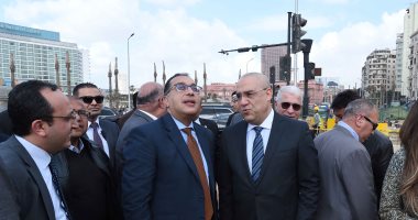 صور.. رئيس الوزراء يتفقد أعمال التطوير بميدان التحرير   