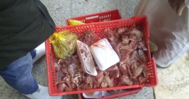 صور.. إعدام 2 طن أغذية فاسدة خلال حملة مفاجئة على 125 مطعما بأسوان