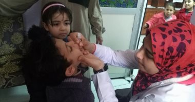 تطعيم 280 ألف طفل من مرض شلل الأطفال في كفر الشيخ.. صور