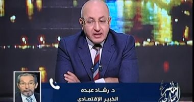 خبير اقتصادي: قلة الإقبال على الواردات ووفرة الدولار سبب انخفاض سعره 