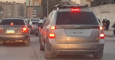 اضبط مخالفة.. سيارة بدون لوحة معدنية تسير بشارع فريد سميكة بمصر الجديدة