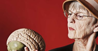 دراسة أسبانية تكشف أسرار احتفاظ بعض كبار السن بوحدة الدماغ والذاكرة القوية 