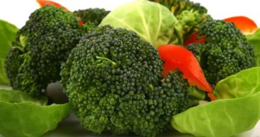 للأشخاص الذين يعانون من نقص فيتامين ك.. أطعمة مهمة أبرزها الخضراوات 