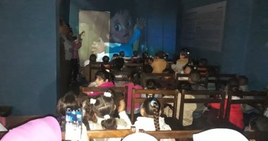 شاهد.. أطفال مدارس المنيا يقبلون على فعاليات برنامج سينما الأطفال بمتحف ملوى