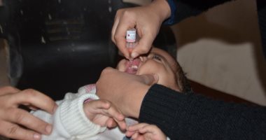 صور.. تطعيم 48% من أطفال الأقصر و83% بالغربية ضد مرض شلل الأطفال