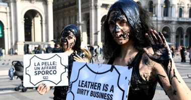 تظاهرات خلال أسبوع الموضة فى ميلانو ضد استخدام جلود الحيوانات فى الصناعة
