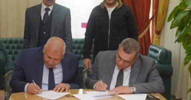 محافظة الوادي الجديد توقع بروتوكول تعاون مع الري لتشغيل 75 بئر بالطاقة الشمسية