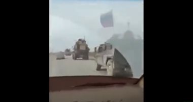 سباق بين مُدرعة روسية وناقلة جنود أمريكية شمال شرق سوريا.. فيديو