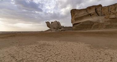 "صخرة الجمل" فى صحراء السعودية.. جمال لا تراه سوى من زاوية واحدة.. صور