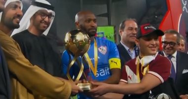 فيديو.. سعد محمد ناشيء الزمالك يرفع كأس السوبر مع شيكابالا