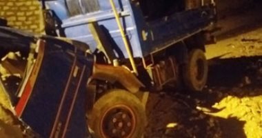 صور.. قطار 997 يصطدم بسيارة نقل بدون لوحات بمدينة إسنا وإصابة 3 مواطنين