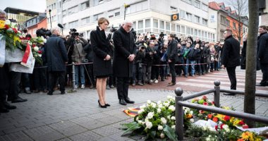 وقفة بالورود لتأبين ضحايا إطلاق النار فى ألمانيا بمشاركة الرئيس فالتر