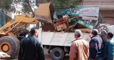 صور.. تحرير 146 محضرا تموينيا وإعدام مواد غذائية فاسدة بسوهاج