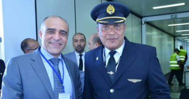 مصر للطيران تحتفل بوصول طائراتها الجديدة للمغرب بالورود والشيكولاتة.. صور