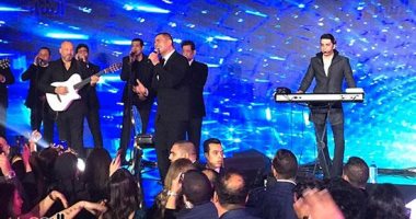 صور.. عمرو دياب يتألق في حفل كبير بأحد فنادق القاهرة