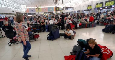 إسبانيا تغلق المطارات والمدارس فى جزر الكنارى بسبب الأحوال الجوية السيئة