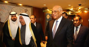 صور.. رئيس البرلمان يهنئ السفير الكويتى بمناسبة العيد الوطنى للكويت