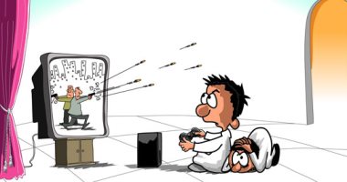 كاريكاتير صحيفة سعودية.. الألعاب الإلكترونية تولد العنف لدى الأطفال