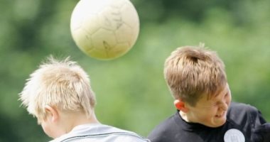 بيان مشترك لاتحادات انجلترا واسكتلندا وإيرلندا.. ممنوع لعب الكرة بالرأس للأطفال