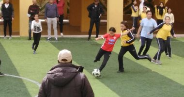 انطلاق أول دورى لكرة القدم النسائية بين طالبات المدارس بالعبور والخانكة.. صور