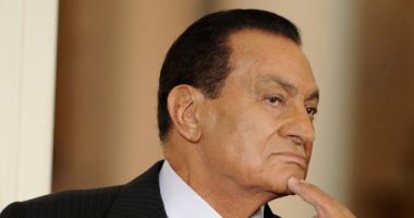 التليفزيون يضع شارات سوداء بعد إعلان الحداد العام على وفاة مبارك