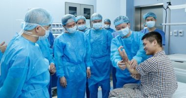 إجراء أول عملية زرع يد فى العالم من متبرع حى فى مستشفى بفيتنام