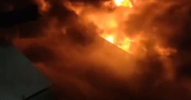حريق هائل بأحد مصانع العاشر من رمضان.. فيديو