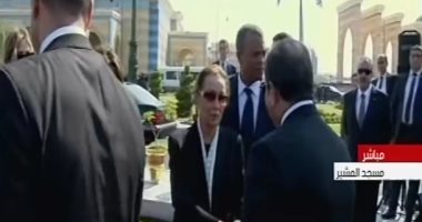 الرئيس السيسى يقدم العزاء لسوزان مبارك خلال جنازة الرئيس الأسبق 