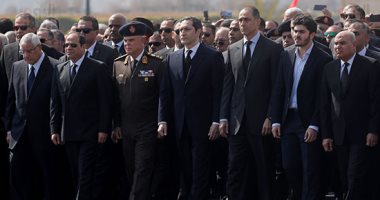 السيسى وكبار رجال الدولة يتقدمون الجنازة العسكرية لتشييع جثمان مبارك