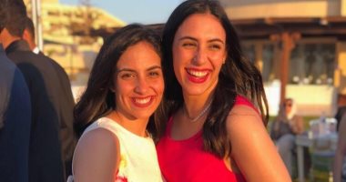 قصة صور .. "لينا و سارة" الشقيقتان الأجمل فى الطائرة المصرية