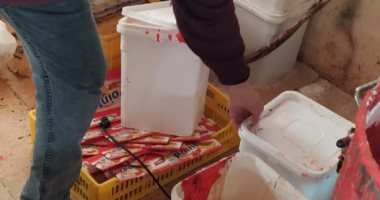إعدام 1.5 طن "كيك" ضبطت بمصنع حلويات بدون تراخيص في العاشر من رمضان 