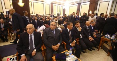 وزيرا التموين والكهرباء ووزراء سابقون يشاركون في عزاء مبارك