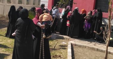 محافظ قنا: فحص 2408 حالات خلال القافلة الطبية بقرية أولاد عمرو 