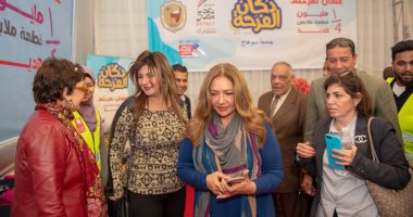 ليلى علوى ولبلبة فى افتتاح معرض "دكان الفرحة" لصندوق تحيا مصر  بسوهاج