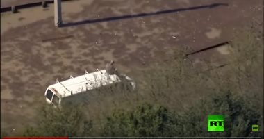 فيديو.. انفجار ماسورة مياه أمام السيارات فى ولاية تكساس الأمريكية