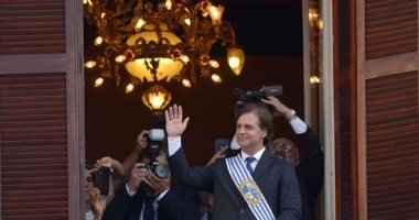 رئيس أورجواى الجديد لويس لاكال يؤدى اليمين الدستورية